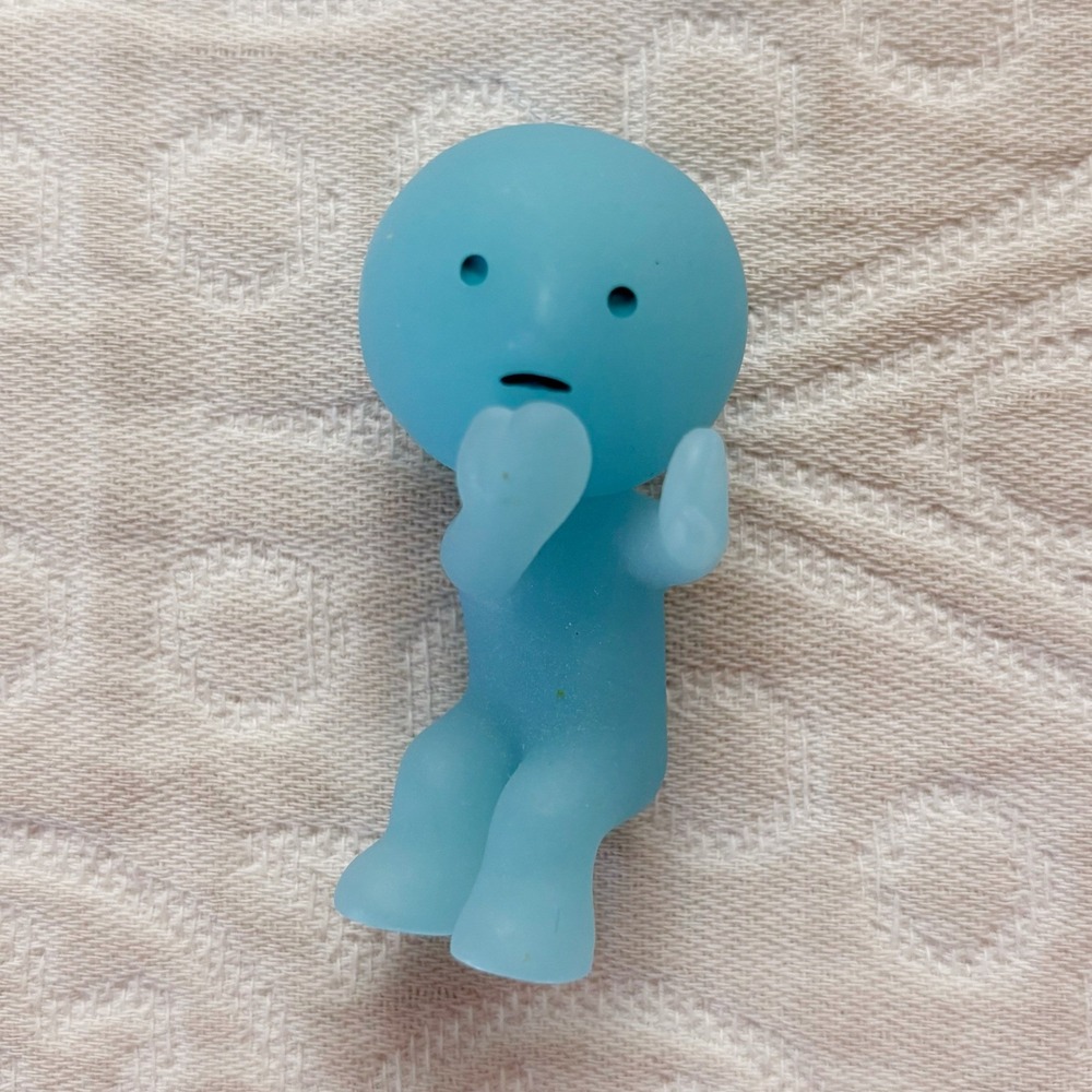 Smiski Bath Series LOOKING Glow-in-the-Dark Figure